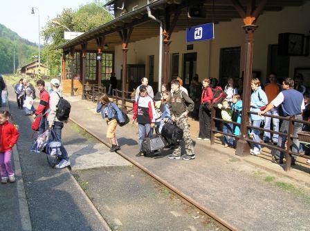 Cesta začíná, nástup do vlaku v Benešově